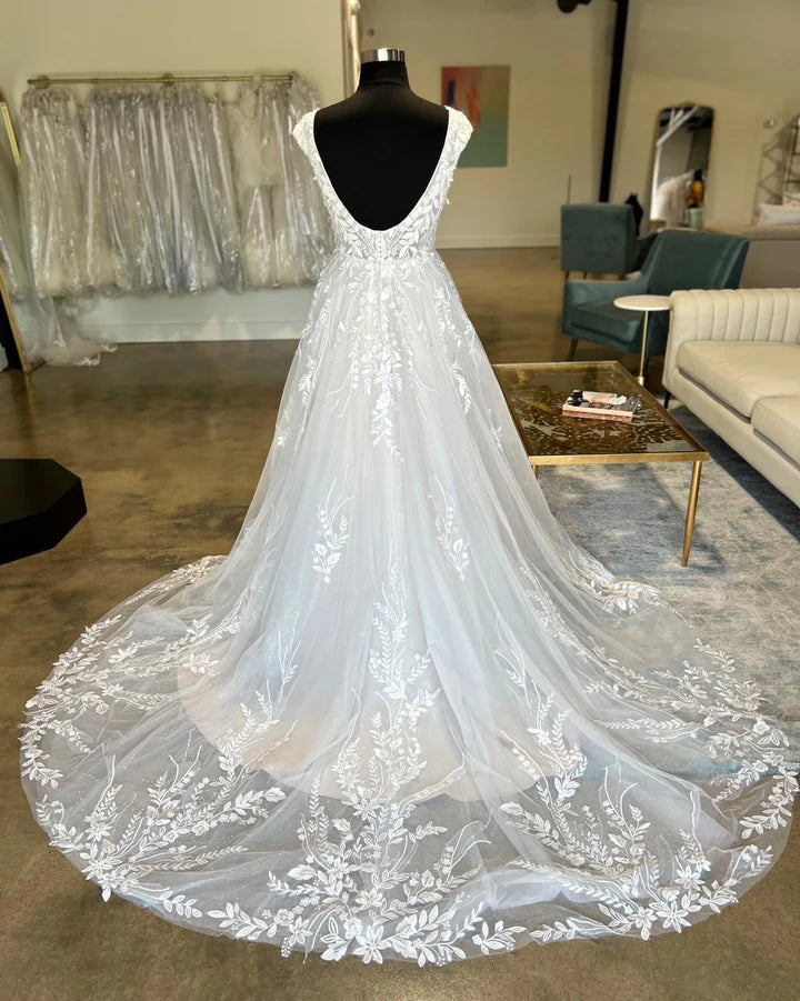 White Tulle Lace Plunge V Sleeveless Backless Mopping The Floor Long Bridal Gown 