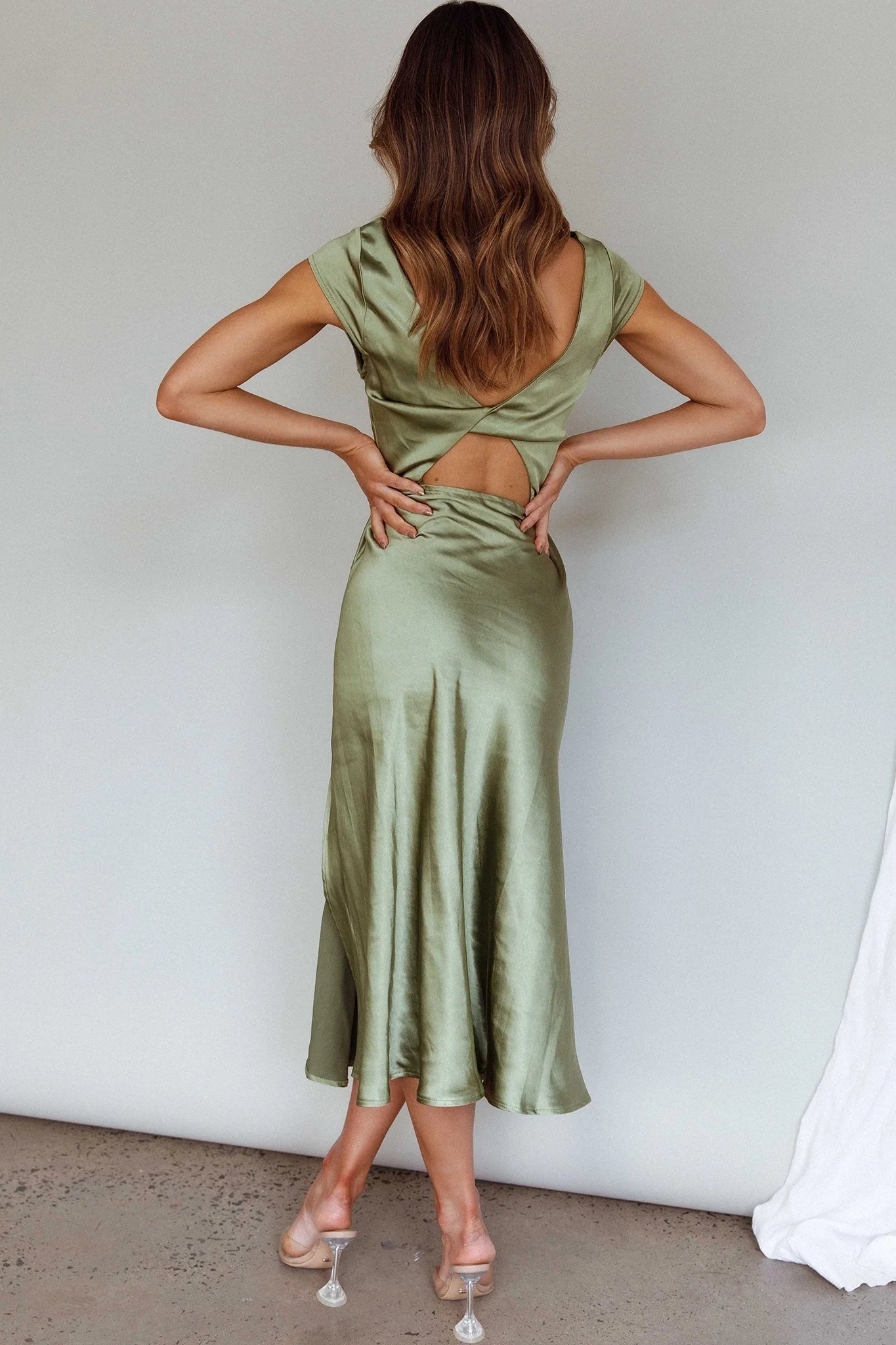 Elegant Fitted Mock Neck Cap Sleeve Satin Midi Evening Dress