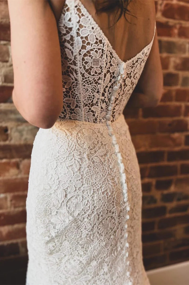 Off White V-Neck Lace Spaghetti Strap Sweetheart Trumpet Backless Long Wedding Dress