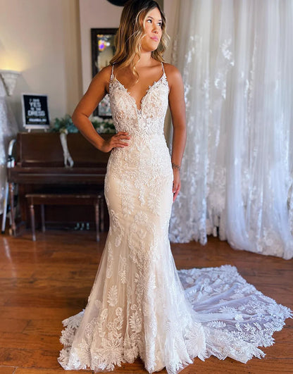 Mermaid Open Back Long Lace Wedding Dress