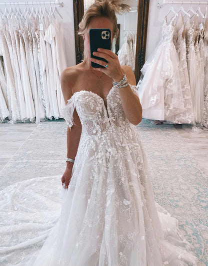 Off the Shoulder Long Lace Mermaid Wedding Dress with Appliques