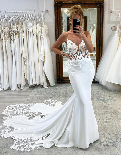 Sexy Deep V-neck Spaghetti Straps Wedding Dresses With Lace Applique