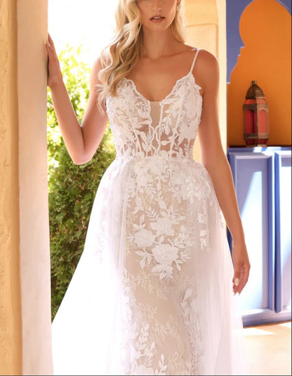 November December Wedding Dress Sleeveless See Through Sweet Heart Bodice Spaghetti Straps Lace Applique Glitter Tulle Dress