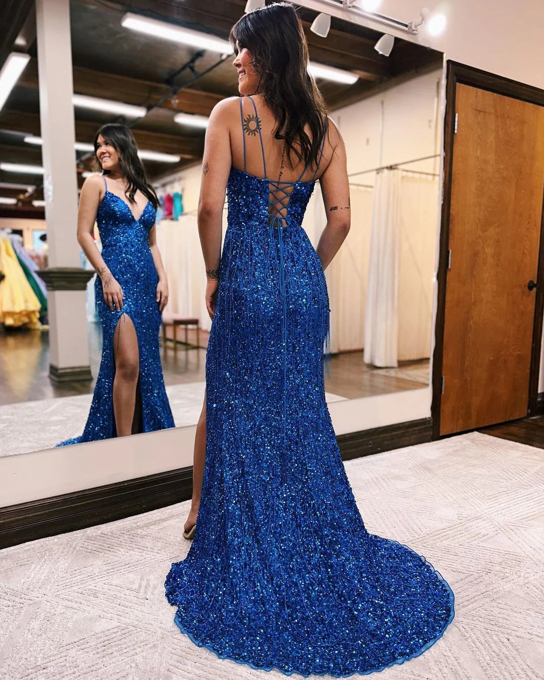 Charming Mermaid V Neck Spaghetti Strap Burgundy Sequins Long Prom Dresses with Beaded