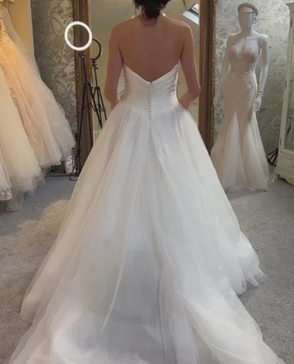 White Off-the-Shoulder Tulle Strapless A-Line Mopping The Floor Long Wedding Dress