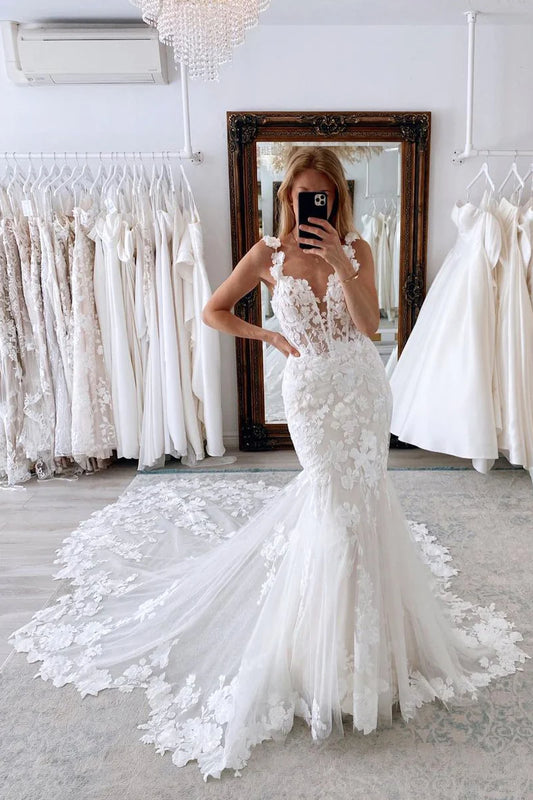 Charming Mermaid V Neck Spaghetti Strap Tulle Long Wedding Dresses with Appliques