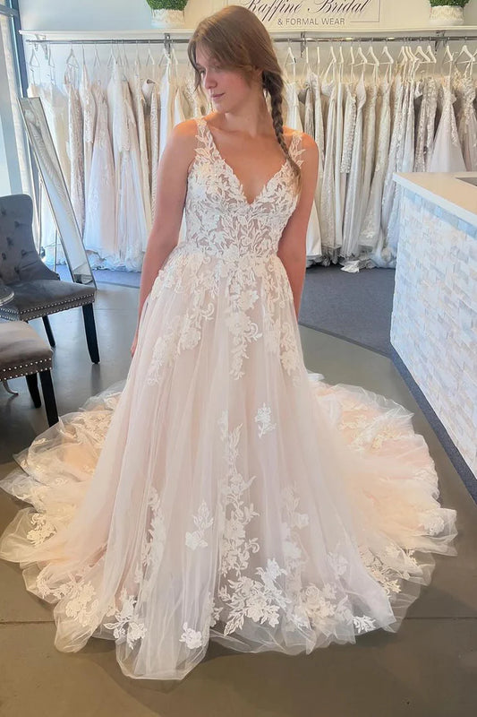 Fairy A Line V Neck Tulle Backless Mopping The Floor Wedding Dresses with Appliques