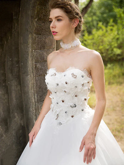 Ball Gown Wedding Dresses Sweetheart Neckline Floor Length Lace Tulle Sleeveless with Lace Appliques Flower