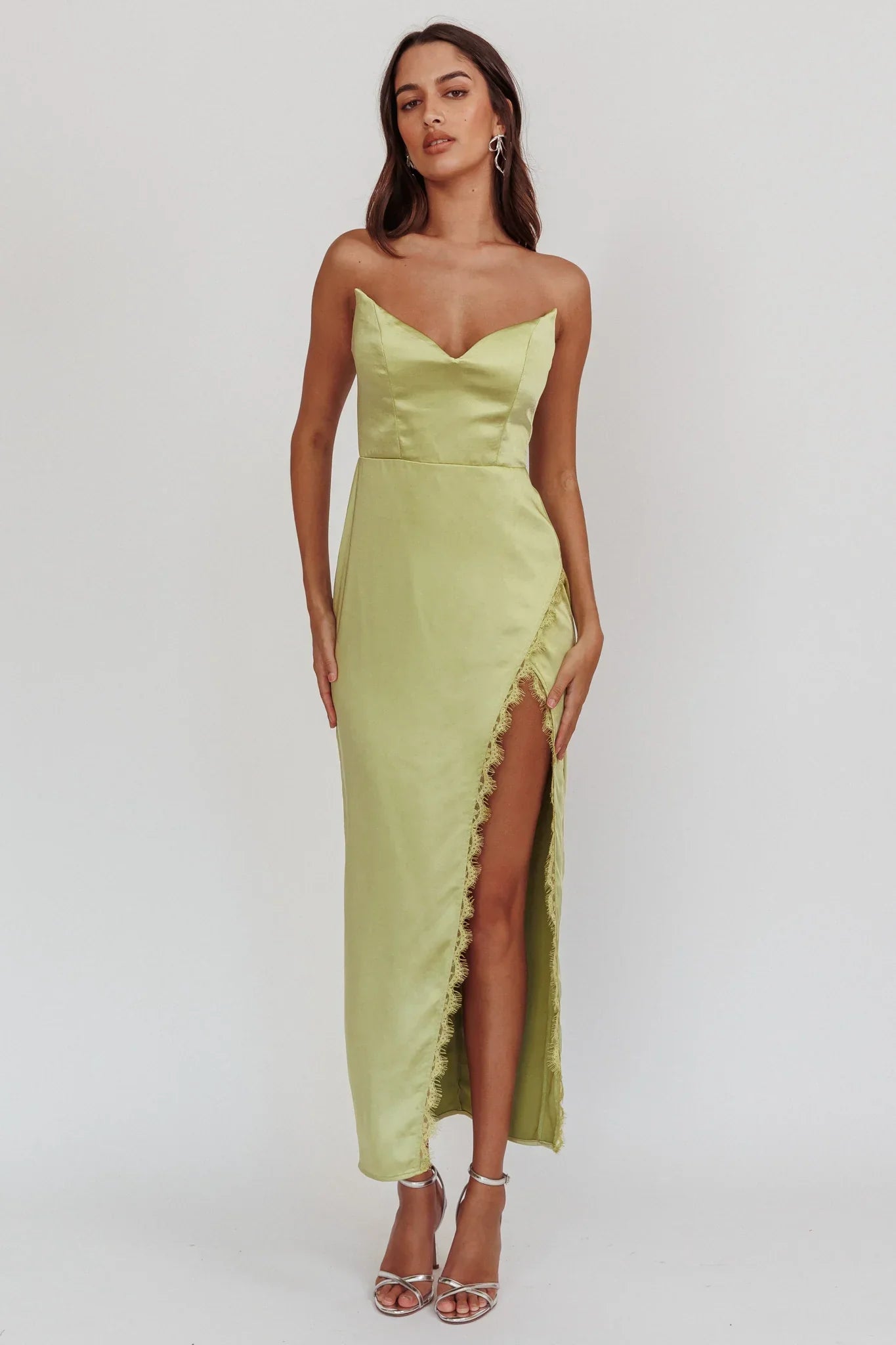Chic Fitted Sweetheart Neck Strapless Satin Frayed Hem Midi Evening Dress