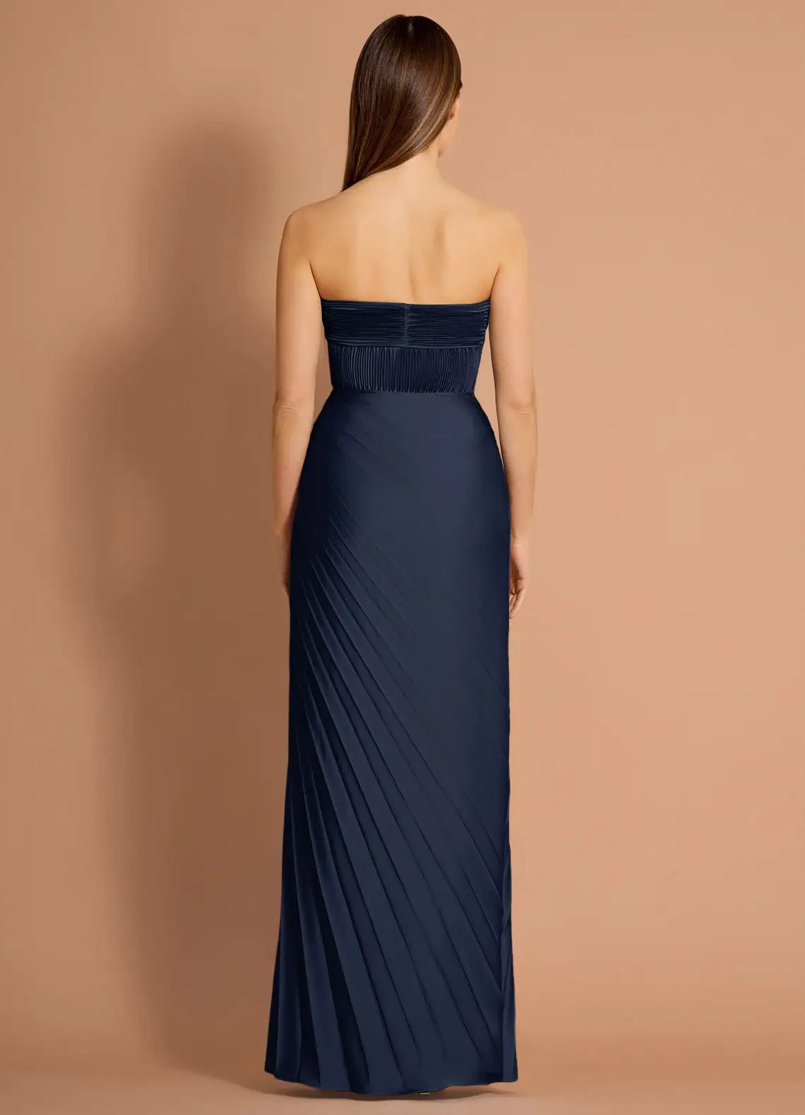 Elegant Navy Blue Strapless Pleated Gown with Sweetheart Neckline: Evening Dresses