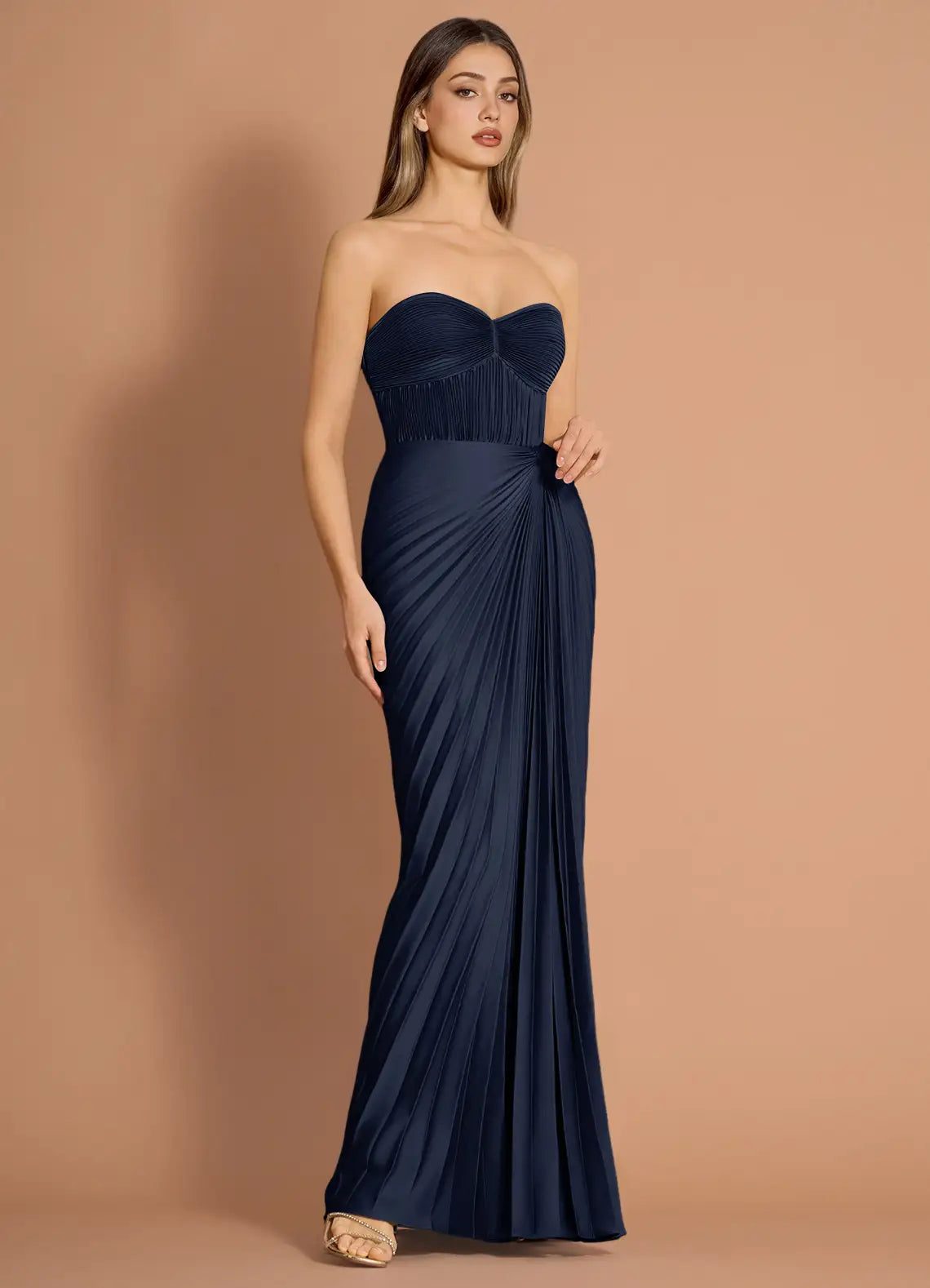 Elegant Navy Blue Strapless Pleated Gown with Sweetheart Neckline: Evening Dresses