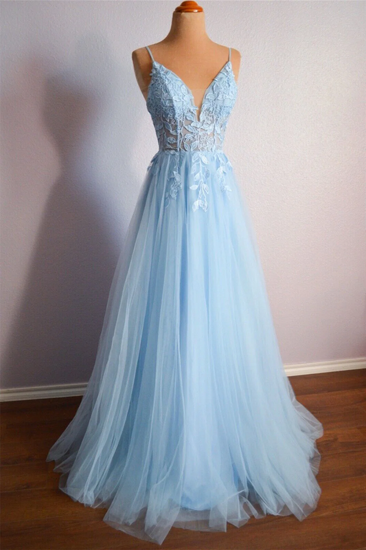 Sweep/Brush Train Dresses V Neck Lace-Up Appliques Tulle Long Prom Dress