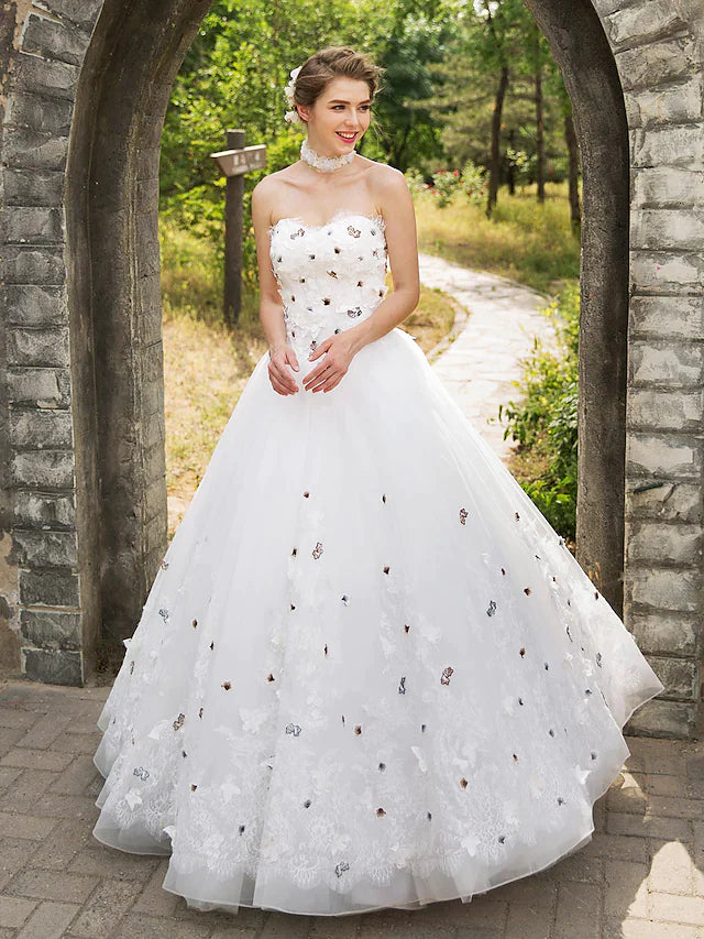 Ball Gown Wedding Dresses Sweetheart Neckline Floor Length Lace Tulle Sleeveless with Lace Appliques Flower