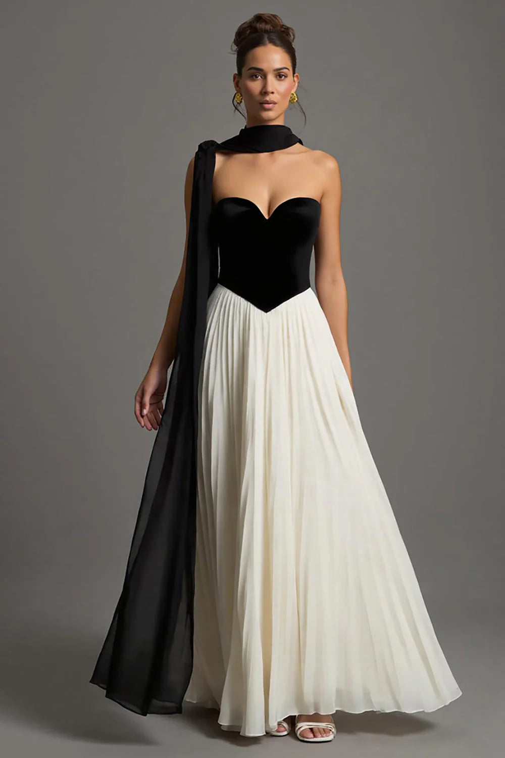 Vintage Black and White Contrast Velvet Halter Scarf Pleated Floor Length Evening Dress