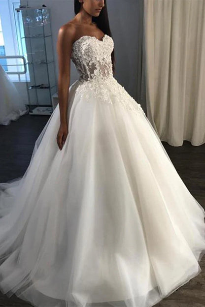 A-Line Sweetheart Sweep Train Tulle Appliques Wedding Dres