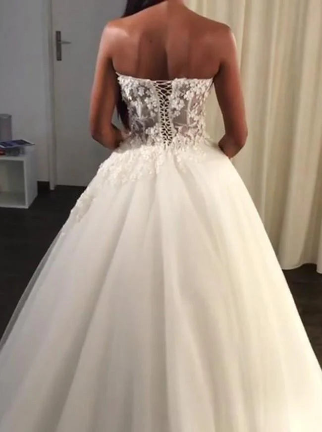 A-Line Sweetheart Sweep Train Tulle Appliques Wedding Dres