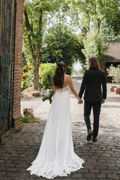 Bohemian A Line V Neck Spaghetti Strap Chiffon Mopping The Floor Wedding Dresses with Appliques