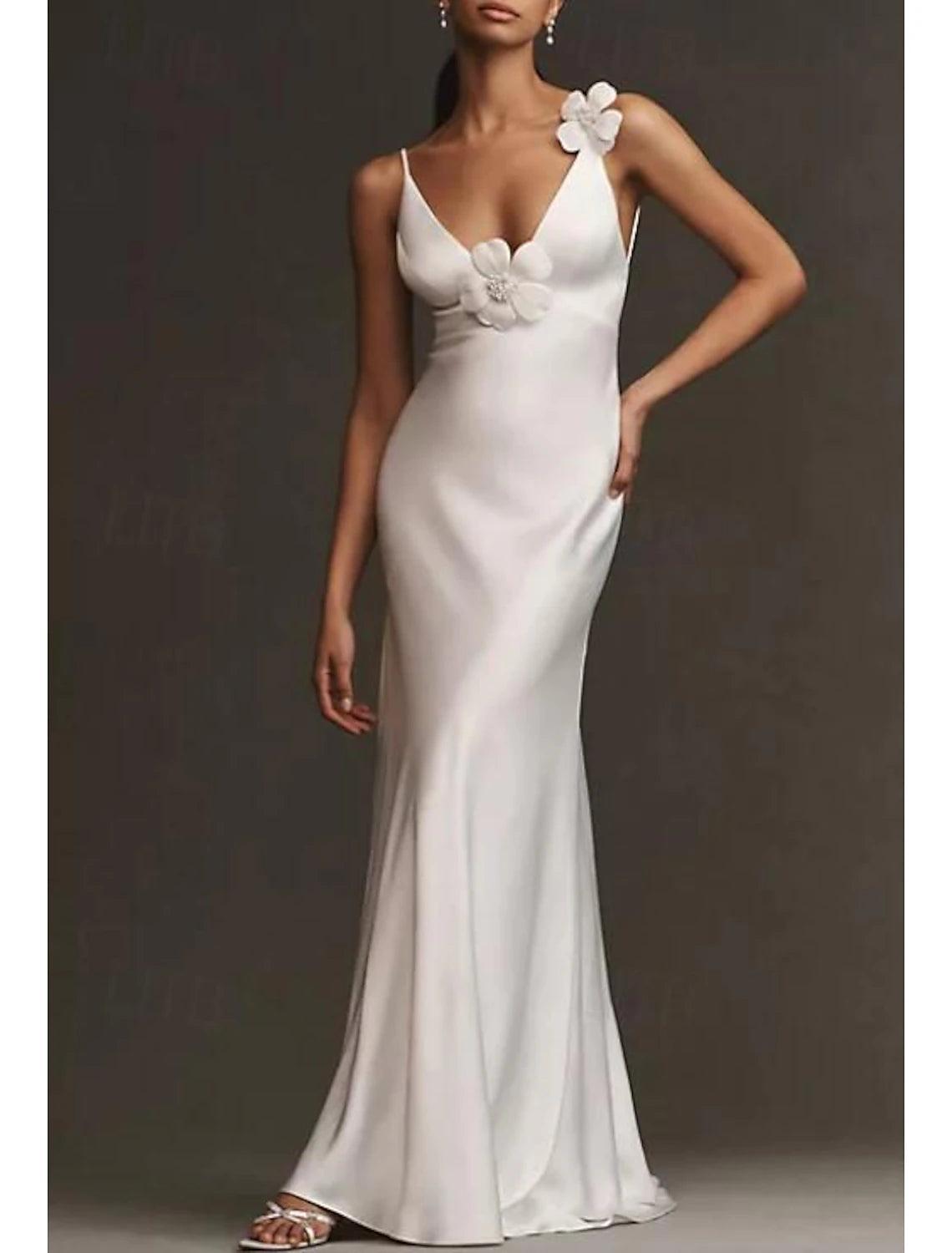 Fall November December Beach Simple Wedding Dresses Mermaid / Trumpet V Neck Spaghetti Strap Floor Length Satin Appliques Flower Elegant Bridal Gowns