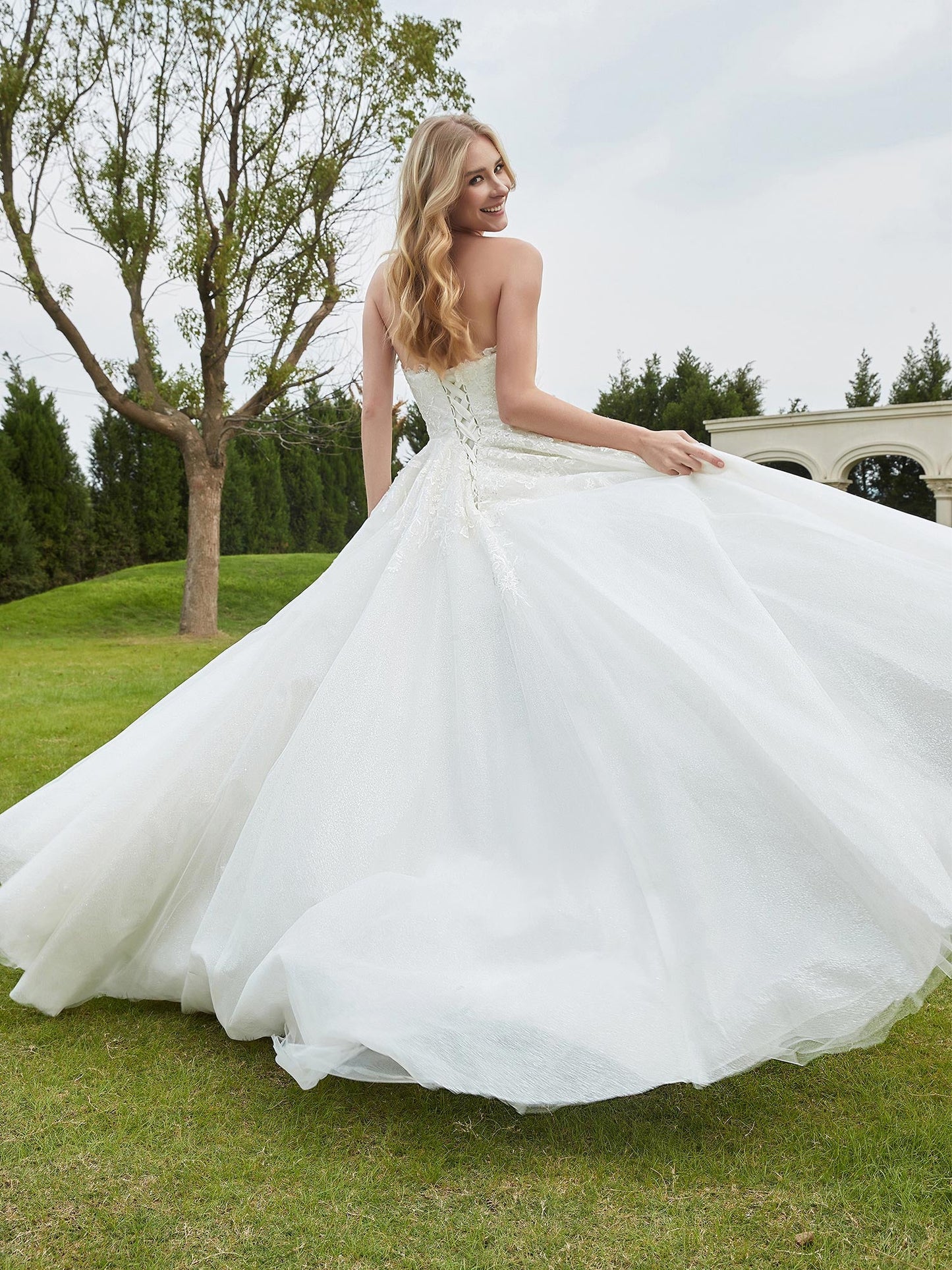 Lace Heart-shaped Collar Strapless Ruched Backless Sweep Train Sweet Elegant Wedding Dress