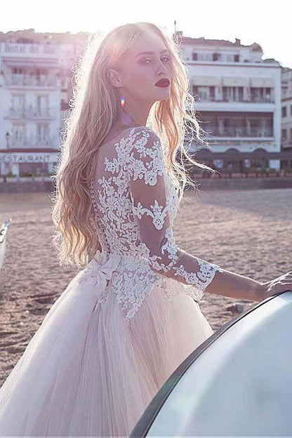 Tulle Scoop Neckline A-line Wedding Dress With Lace Appliques