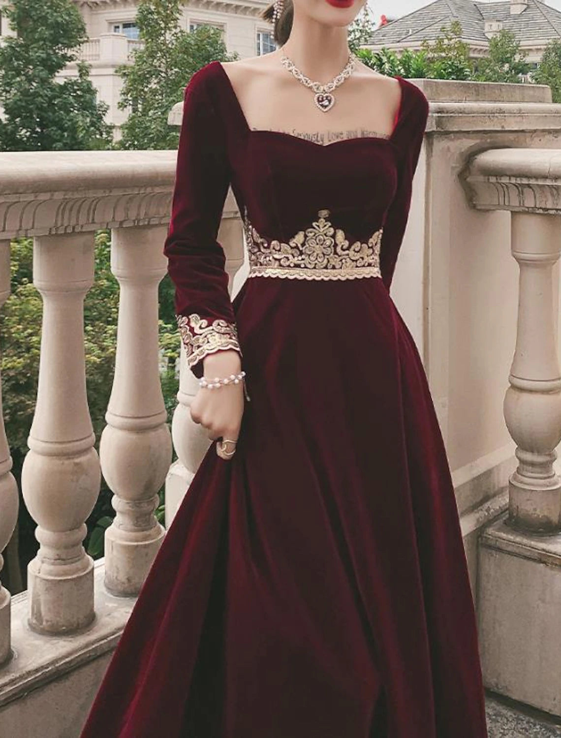 Fall Wedding Guest Dress A-Line Chrismas Dress Vintage Dress Halloween Party Wear Floor Length Long Sleeve Scoop Neck  Velvet with Appliques Evening Dress